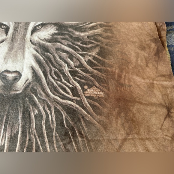 The Mountain Graphic Wolf/Tree Tee - Picture 3 of 9